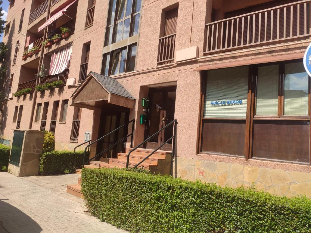 Apartamento D'Ousseau Jaca Exteriör bild